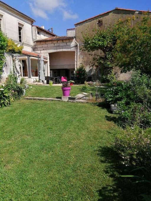 Le Lys Apartamento Saintes Exterior foto